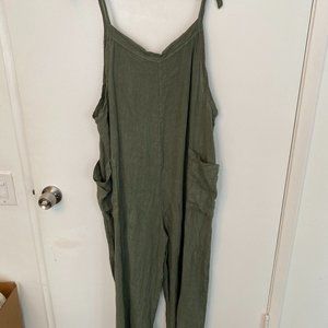 Olive green Boho Linen jumpsuit! Size S made in Italy!